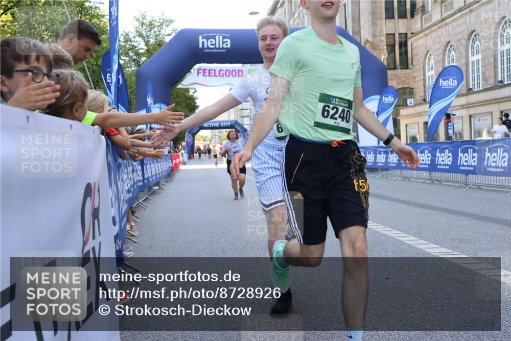 07.09.2025 - BARMER Alsterlauf Strokosch-Dieckow http://msf.ph/oto/8728926 07.09.2025 10:31:02 Ziel 2001, 2563, 4388, 5537, 5599 meine-sportfotos.de