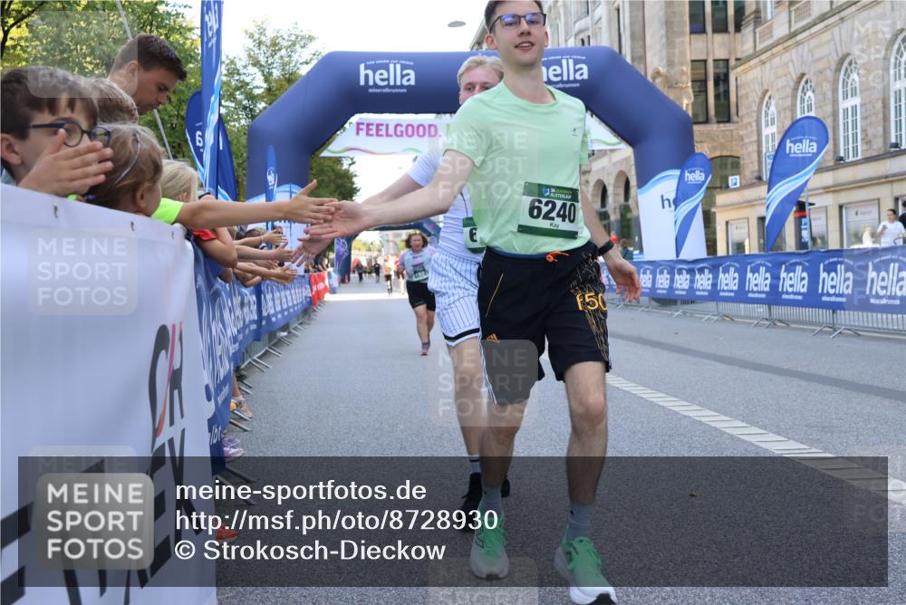 07.09.2025 - BARMER Alsterlauf Strokosch-Dieckow http://msf.ph/oto/8728930 07.09.2025 10:31:02 Ziel 2001, 2563, 4388, 5537, 5599 meine-sportfotos.de