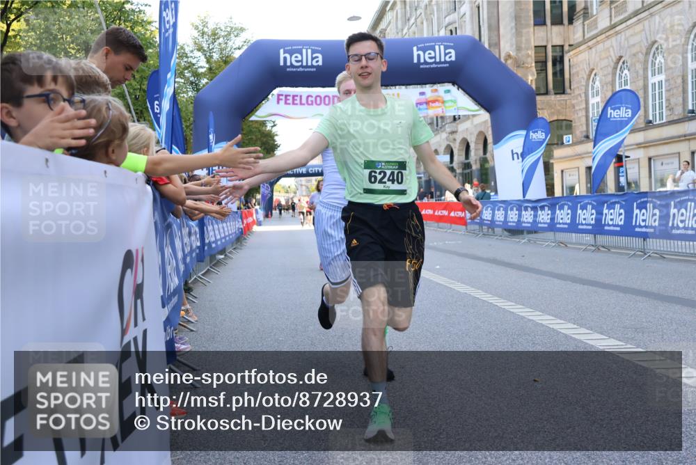 07.09.2025 - BARMER Alsterlauf Strokosch-Dieckow http://msf.ph/oto/8728937 07.09.2025 10:31:02 Ziel 2001, 2563, 4388, 5537, 5599 meine-sportfotos.de
