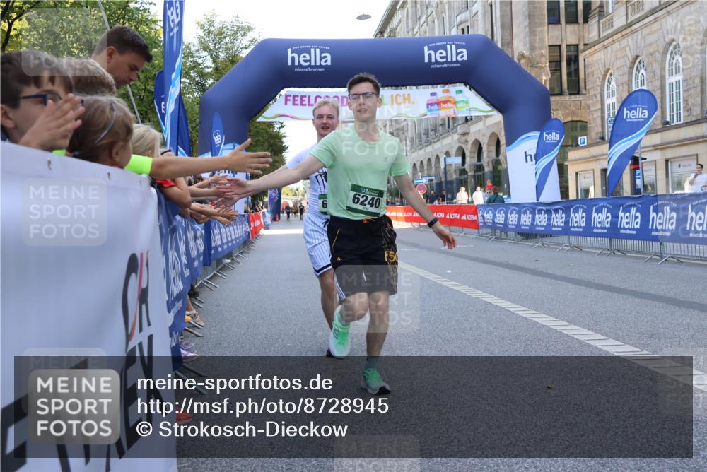 07.09.2025 - BARMER Alsterlauf Strokosch-Dieckow http://msf.ph/oto/8728945 07.09.2025 10:31:02 Ziel 2001, 2563, 4388, 5537, 5599 meine-sportfotos.de