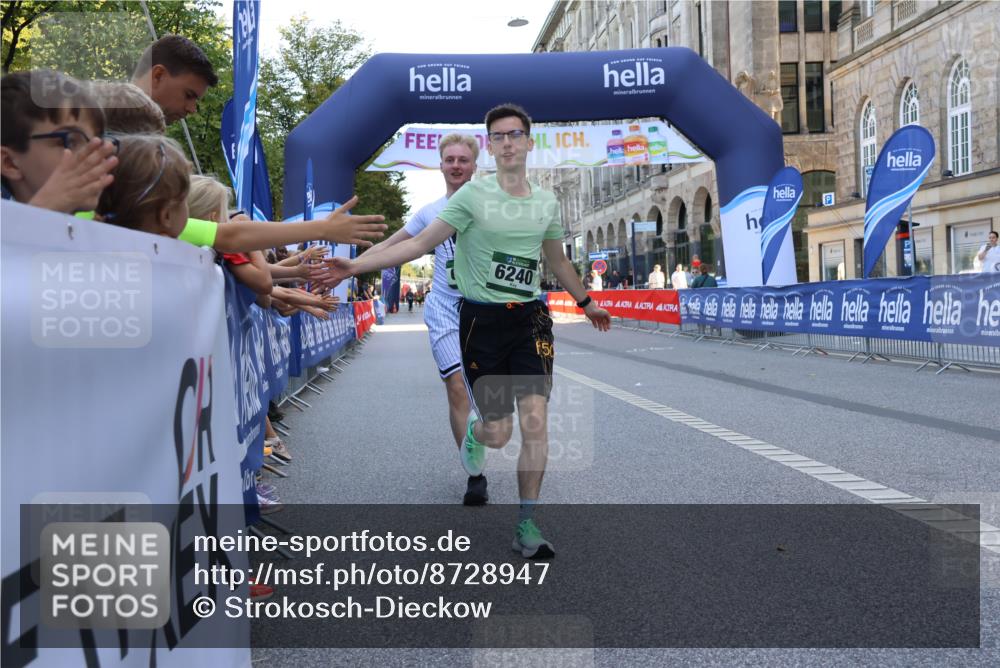 07.09.2025 - BARMER Alsterlauf Strokosch-Dieckow http://msf.ph/oto/8728947 07.09.2025 10:31:01 Ziel 2001, 2563, 4388, 5537, 5599 meine-sportfotos.de