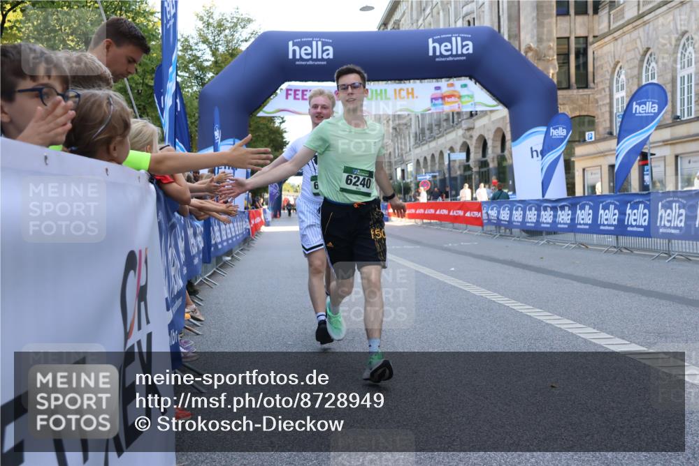 07.09.2025 - BARMER Alsterlauf Strokosch-Dieckow http://msf.ph/oto/8728949 07.09.2025 10:31:01 Ziel 2001, 2563, 4388, 5537, 5599 meine-sportfotos.de