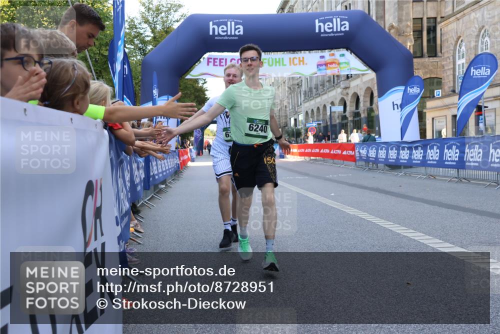 07.09.2025 - BARMER Alsterlauf Strokosch-Dieckow http://msf.ph/oto/8728951 07.09.2025 10:31:01 Ziel 2001, 2563, 4388, 5537, 5599 meine-sportfotos.de
