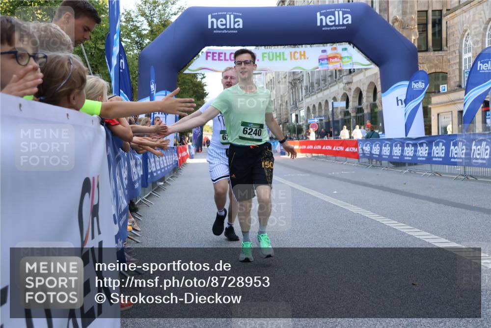 07.09.2025 - BARMER Alsterlauf Strokosch-Dieckow http://msf.ph/oto/8728953 07.09.2025 10:31:01 Ziel 2001, 2563, 4388, 5537, 5599 meine-sportfotos.de