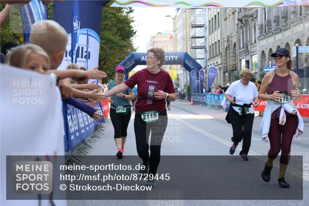 07.09.2025 - BARMER Alsterlauf Strokosch-Dieckow http://msf.ph/oto/8729445 07.09.2025 10:27:24 Ziel 2135, 2136, 2239, 2990, 3003, 3746, 4994, 5275, 5276 meine-sportfotos.de