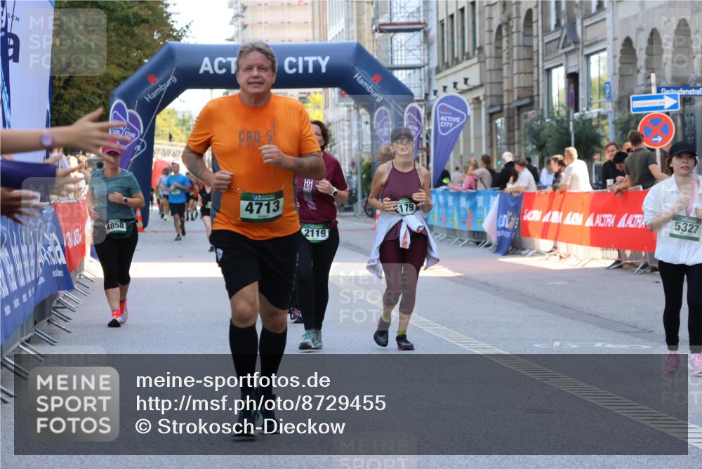 07.09.2025 - BARMER Alsterlauf Strokosch-Dieckow http://msf.ph/oto/8729455 07.09.2025 10:27:19 Ziel 2135, 2136, 2239, 2441, 2990, 3003, 3746, 4994, 5128 meine-sportfotos.de