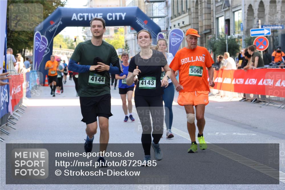 07.09.2025 - BARMER Alsterlauf Strokosch-Dieckow http://msf.ph/oto/8729485 07.09.2025 10:27:03 Ziel 2439, 2441, 4851, 5128, 6301 meine-sportfotos.de