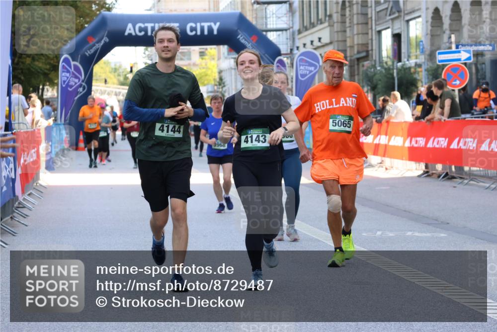 07.09.2025 - BARMER Alsterlauf Strokosch-Dieckow http://msf.ph/oto/8729487 07.09.2025 10:27:03 Ziel 2439, 2441, 4851, 5128, 6301 meine-sportfotos.de