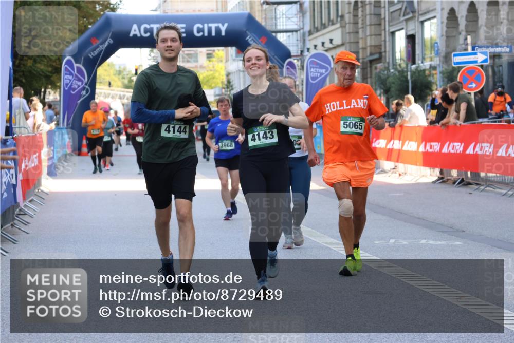 07.09.2025 - BARMER Alsterlauf Strokosch-Dieckow http://msf.ph/oto/8729489 07.09.2025 10:27:03 Ziel 2439, 2441, 4851, 5128, 6301 meine-sportfotos.de