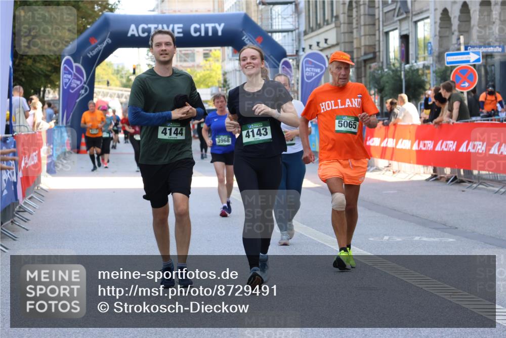 07.09.2025 - BARMER Alsterlauf Strokosch-Dieckow http://msf.ph/oto/8729491 07.09.2025 10:27:03 Ziel 2439, 2441, 4851, 5128, 6301 meine-sportfotos.de