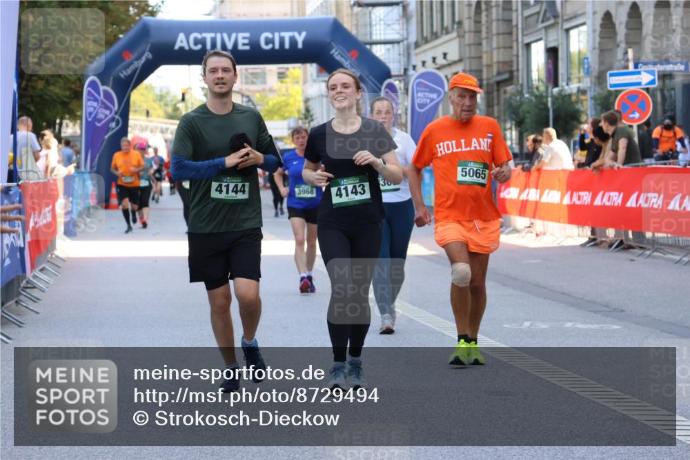 07.09.2025 - BARMER Alsterlauf Strokosch-Dieckow http://msf.ph/oto/8729494 07.09.2025 10:27:03 Ziel 2439, 2441, 4851, 5128, 6301 meine-sportfotos.de