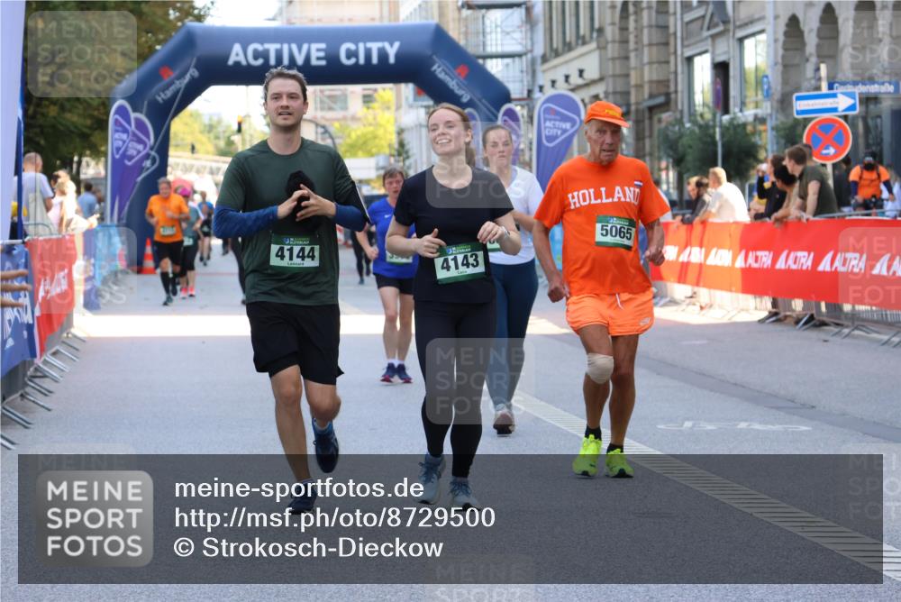 07.09.2025 - BARMER Alsterlauf Strokosch-Dieckow http://msf.ph/oto/8729500 07.09.2025 10:27:03 Ziel 2439, 2441, 4851, 5128, 6301 meine-sportfotos.de
