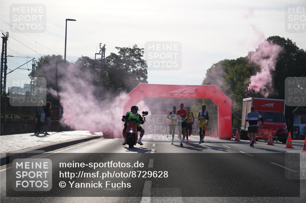 07.09.2025 - BARMER Alsterlauf Yannick Fuchs http://msf.ph/oto/8729628 07.09.2025 08:56:36 Laufen 18354, 1 meine-sportfotos.de