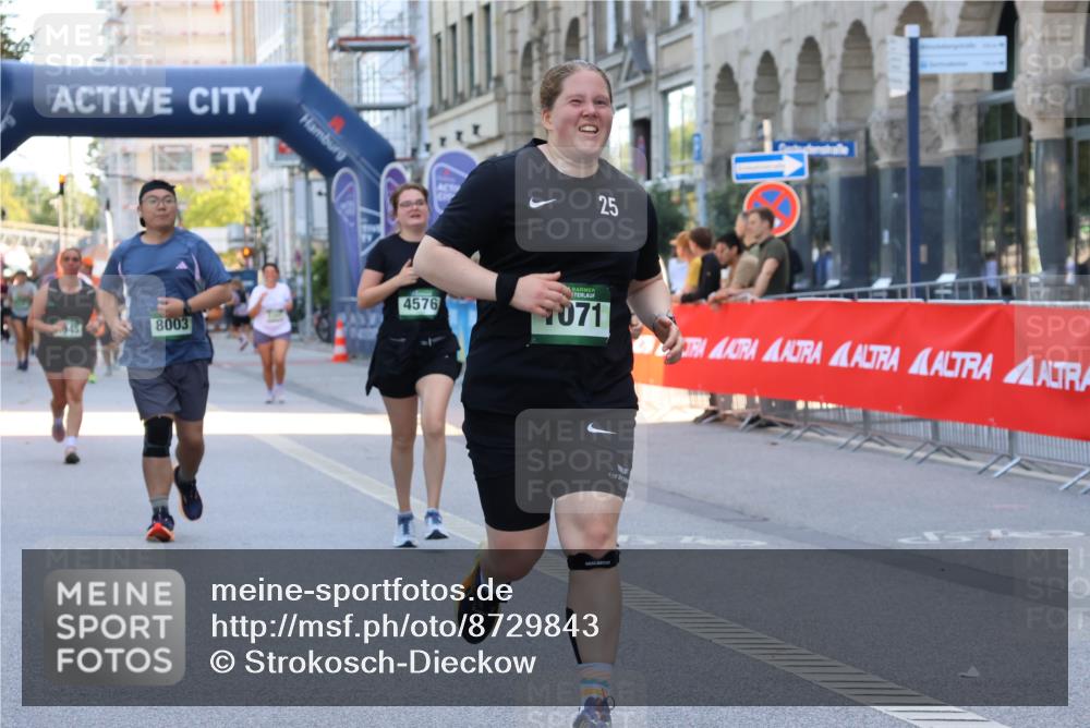 07.09.2025 - BARMER Alsterlauf Strokosch-Dieckow http://msf.ph/oto/8729843 07.09.2025 10:26:34 Ziel 2119, 2179, 3968, 4143, 4144, 4713, 4858, 5327, 8300, 8341 meine-sportfotos.de