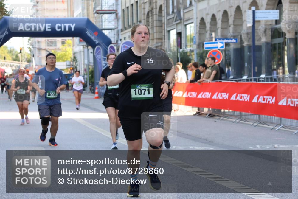 07.09.2025 - BARMER Alsterlauf Strokosch-Dieckow http://msf.ph/oto/8729860 07.09.2025 10:26:34 Ziel 2119, 2179, 3968, 4143, 4144, 4713, 4858, 5327, 8300, 8341 meine-sportfotos.de