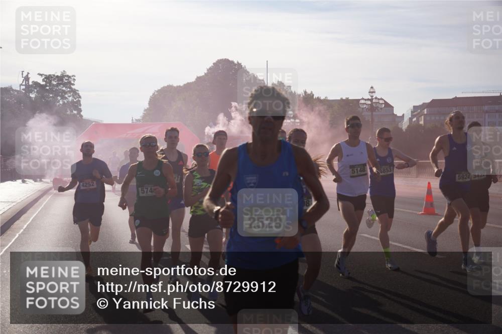 07.09.2025 - BARMER Alsterlauf Yannick Fuchs http://msf.ph/oto/8729912 07.09.2025 08:57:11 Laufen 4252, 574, 2529, 18, 5148, 4853, 5924, 3422 meine-sportfotos.de