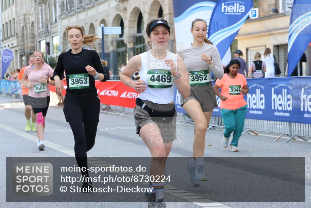 07.09.2025 - BARMER Alsterlauf Strokosch-Dieckow http://msf.ph/oto/8730224 07.09.2025 10:25:53 Ziel 3293, 3295, 3452, 3634, 4576, 4579, 4811, 4816, 8003 meine-sportfotos.de