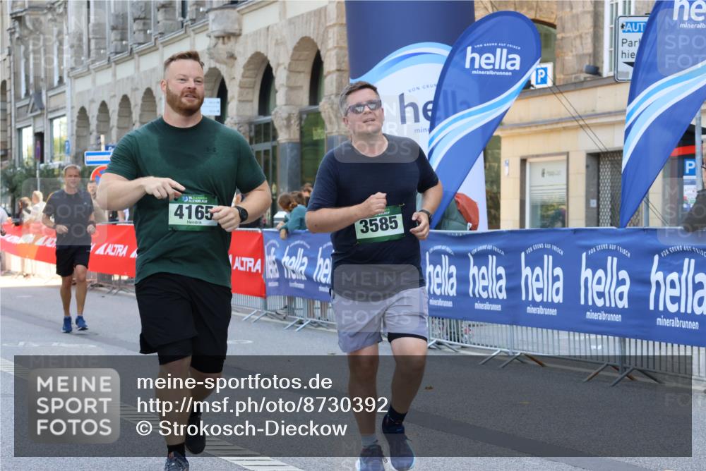 07.09.2025 - BARMER Alsterlauf Strokosch-Dieckow http://msf.ph/oto/8730392 07.09.2025 10:25:37 Ziel 3293, 3295, 3452, 3634, 4417 meine-sportfotos.de