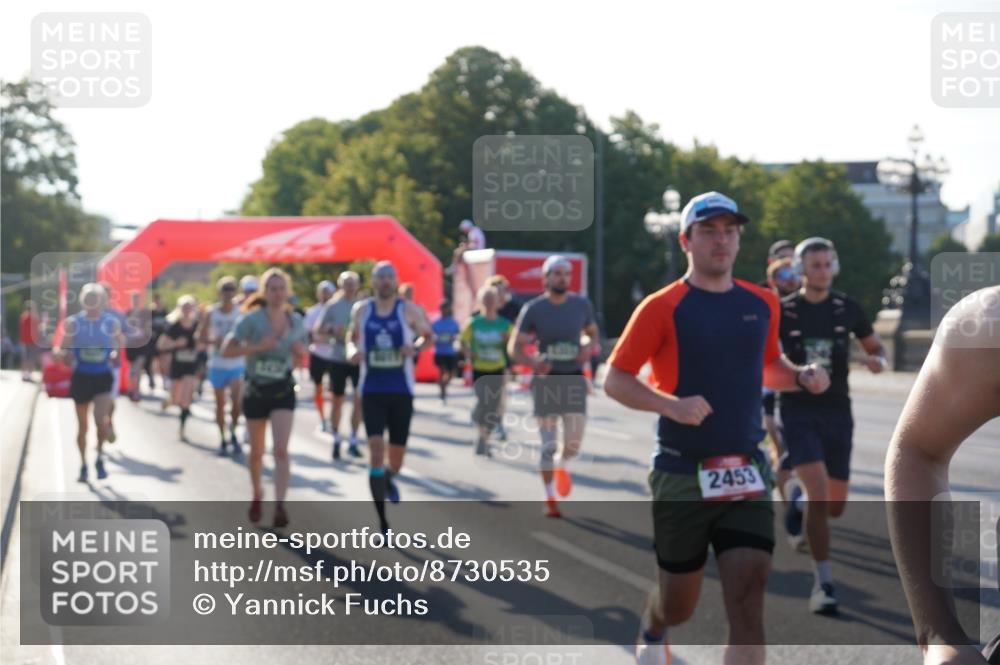 07.09.2025 - BARMER Alsterlauf Yannick Fuchs http://msf.ph/oto/8730535 07.09.2025 08:59:04 Laufen 2453 meine-sportfotos.de
