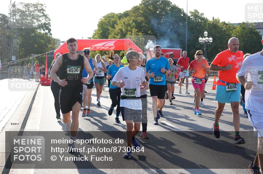 07.09.2025 - BARMER Alsterlauf Yannick Fuchs http://msf.ph/oto/8730584 07.09.2025 08:59:13 Laufen 44444, 4530, 41, 68, 77, 4895, 5948, 2178, 4887, 4886 meine-sportfotos.de