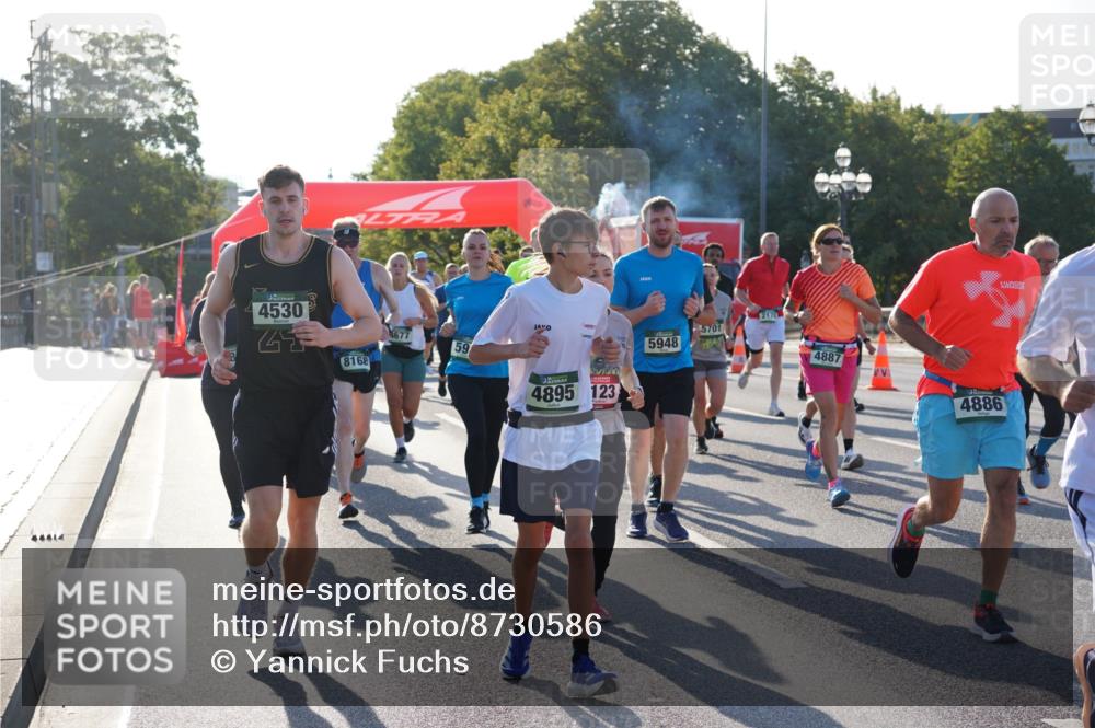 07.09.2025 - BARMER Alsterlauf Yannick Fuchs http://msf.ph/oto/8730586 07.09.2025 08:59:13 Laufen 4530, 8168, 4677, 59, 4895, 123, 5701, 5948, 2170, 4887, 4886 meine-sportfotos.de