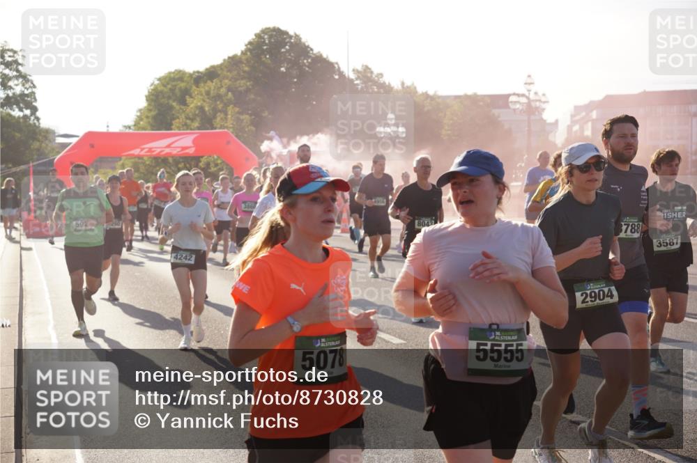 07.09.2025 - BARMER Alsterlauf Yannick Fuchs http://msf.ph/oto/8730828 07.09.2025 08:59:53 Laufen 592, 4956, 3860, 4242, 36, 5078, 136, 5555, 2904, 2022, 788, 3587 meine-sportfotos.de