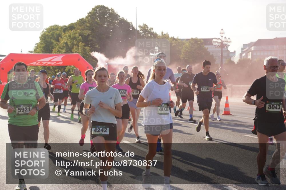 07.09.2025 - BARMER Alsterlauf Yannick Fuchs http://msf.ph/oto/8730837 07.09.2025 08:59:54 Laufen 5921, 4242, 860, 258, 4038, 4956, 8043 meine-sportfotos.de