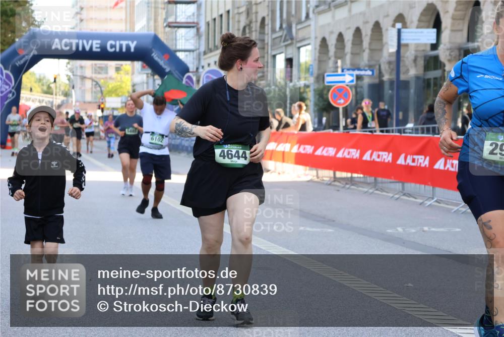 07.09.2025 - BARMER Alsterlauf Strokosch-Dieckow http://msf.ph/oto/8730839 07.09.2025 10:24:52 Ziel 3076, 4165, 4168, 4581, 5610, 5887, 6056 meine-sportfotos.de