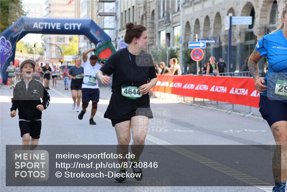 07.09.2025 - BARMER Alsterlauf Strokosch-Dieckow http://msf.ph/oto/8730846 07.09.2025 10:24:52 Ziel 3076, 4165, 4168, 4581, 5610, 5887, 6056 meine-sportfotos.de