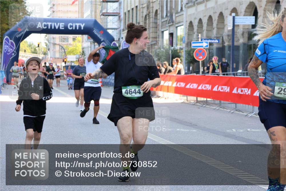 07.09.2025 - BARMER Alsterlauf Strokosch-Dieckow http://msf.ph/oto/8730852 07.09.2025 10:24:52 Ziel 3076, 4165, 4168, 4581, 5610, 5887, 6056 meine-sportfotos.de