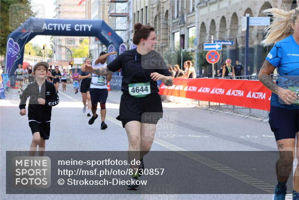 07.09.2025 - BARMER Alsterlauf Strokosch-Dieckow http://msf.ph/oto/8730857 07.09.2025 10:24:52 Ziel 3076, 4165, 4168, 4581, 5610, 5887, 6056 meine-sportfotos.de