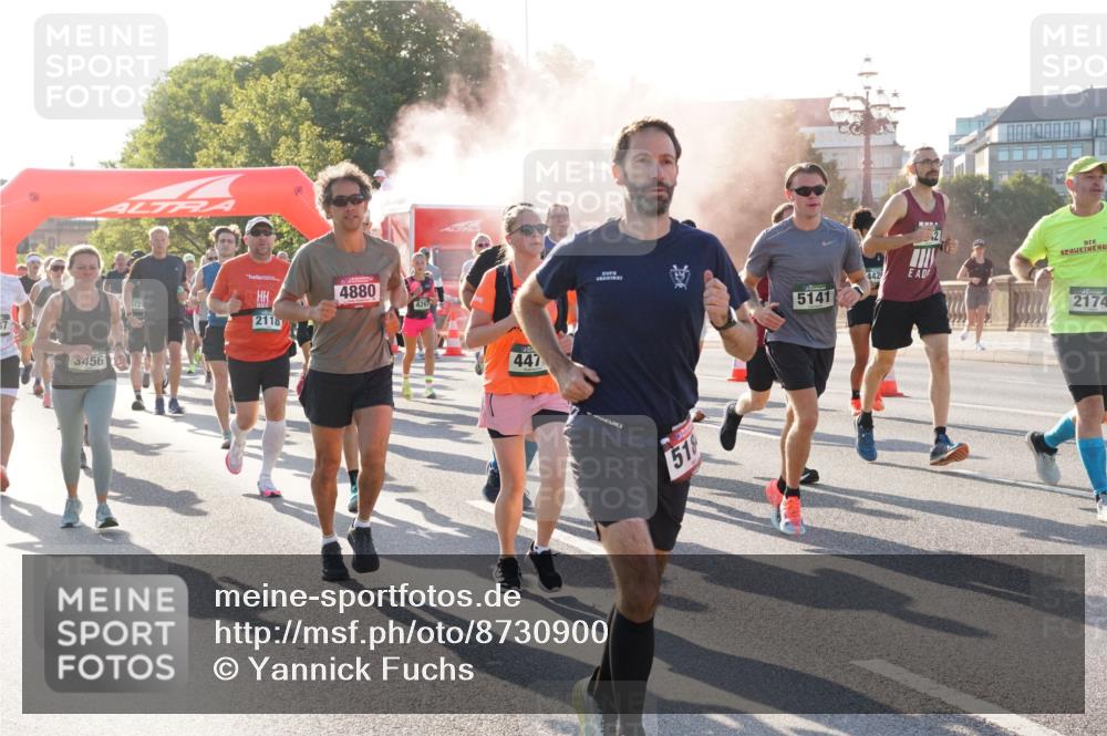 07.09.2025 - BARMER Alsterlauf Yannick Fuchs http://msf.ph/oto/8730900 07.09.2025 09:00:06 Laufen 3456, 572, 2118, 4880, 4267, 447, 518, 5141, 442, 2174 meine-sportfotos.de