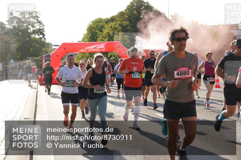 07.09.2025 - BARMER Alsterlauf Yannick Fuchs http://msf.ph/oto/8730911 07.09.2025 09:00:07 Laufen 6237, 3456, 566, 2118, 36, 4880, 4977 meine-sportfotos.de