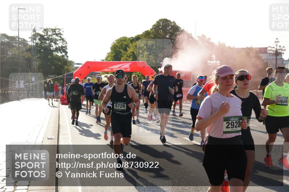07.09.2025 - BARMER Alsterlauf Yannick Fuchs http://msf.ph/oto/8730922 07.09.2025 09:00:10 Laufen 487, 5729, 3728, 2920, 3925 meine-sportfotos.de