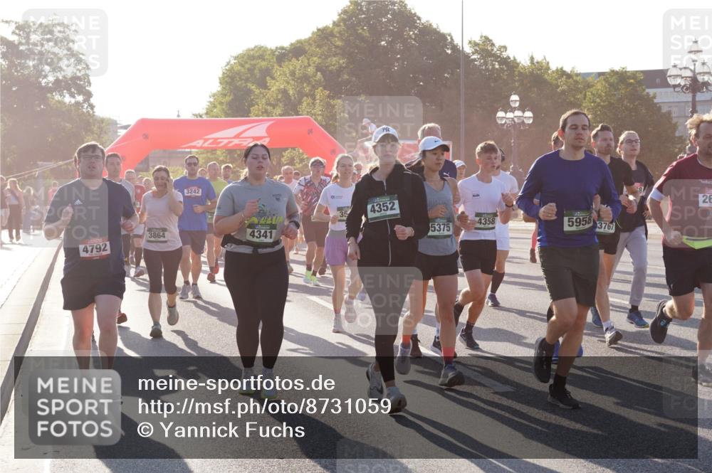 07.09.2025 - BARMER Alsterlauf Yannick Fuchs http://msf.ph/oto/8731059 07.09.2025 09:00:36 Laufen 3864, 4792, 3242, 4352, 400, 4358, 4341, 5375, 5958, 3767, 26 meine-sportfotos.de