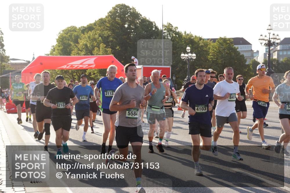 07.09.2025 - BARMER Alsterlauf Yannick Fuchs http://msf.ph/oto/8731153 07.09.2025 09:00:53 Laufen 5363, 8210, 8415, 2112, 5584, 12, 4103, 8414, 7, 485, 5 meine-sportfotos.de