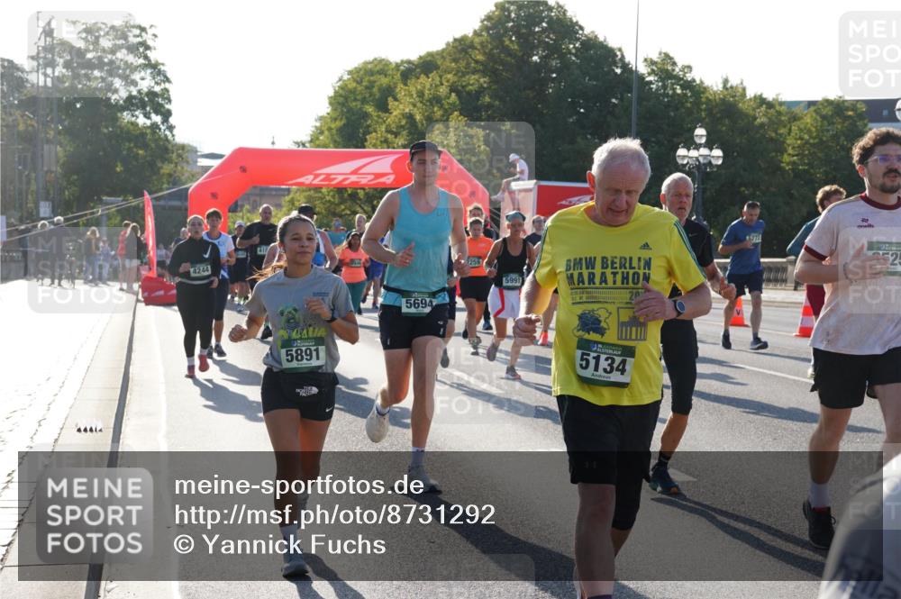 07.09.2025 - BARMER Alsterlauf Yannick Fuchs http://msf.ph/oto/8731292 07.09.2025 09:01:14 Laufen 4244, 5891, 5694, 259, 5991, 42, 95, 20, 1772, 5134, 2 meine-sportfotos.de