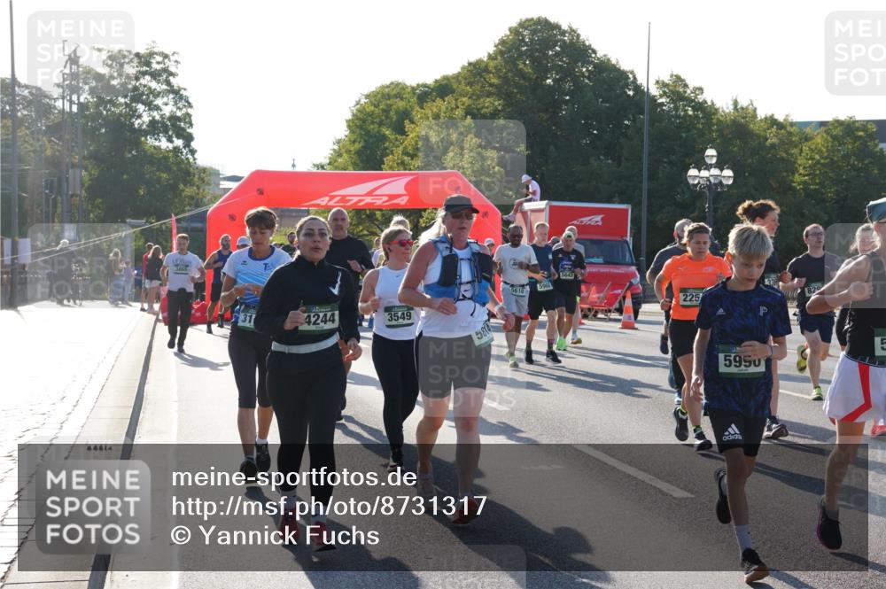 07.09.2025 - BARMER Alsterlauf Yannick Fuchs http://msf.ph/oto/8731317 07.09.2025 09:01:17 Laufen 3865, 4244, 3549, 584, 5610, 5968, 225, 5950, 5 meine-sportfotos.de