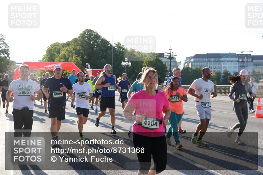 07.09.2025 - BARMER Alsterlauf Yannick Fuchs http://msf.ph/oto/8731366 07.09.2025 09:01:24 Laufen 3865, 8469, 6085, 449, 2514, 3949, 4104, 5944, 5610, 5453 meine-sportfotos.de
