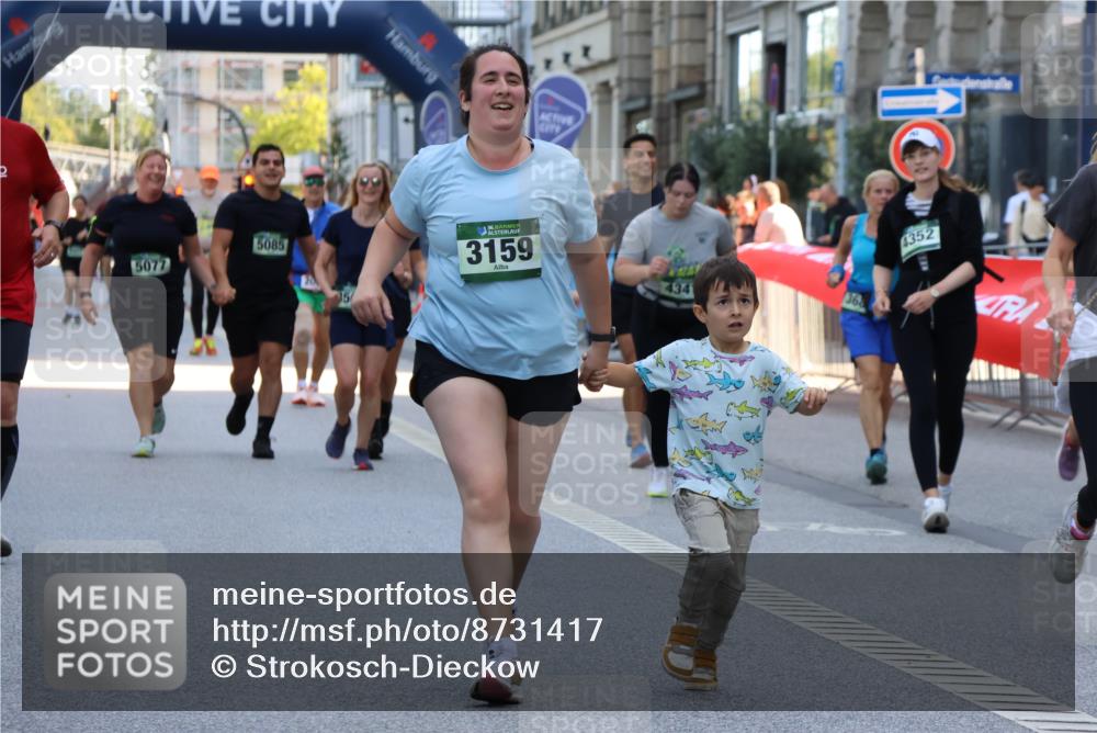 07.09.2025 - BARMER Alsterlauf Strokosch-Dieckow http://msf.ph/oto/8731417 07.09.2025 10:23:58 Ziel 2026, 2412, 3168, 3169, 4966, 5096, 5765 meine-sportfotos.de
