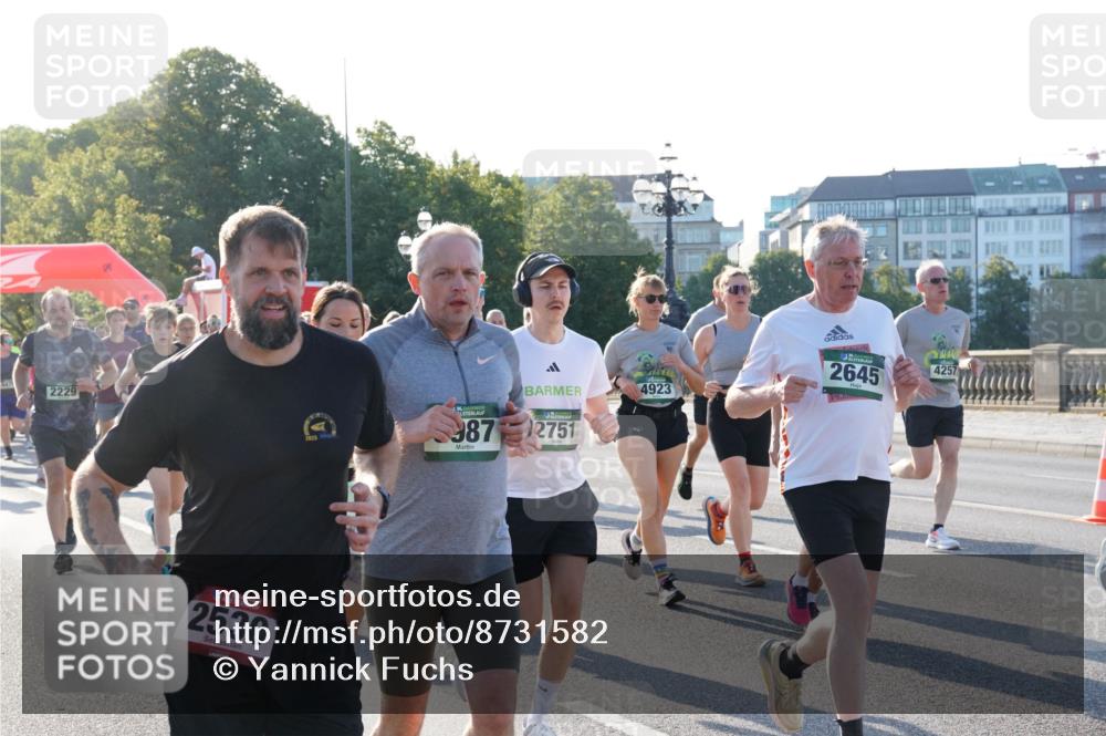 07.09.2025 - BARMER Alsterlauf Yannick Fuchs http://msf.ph/oto/8731582 07.09.2025 09:01:55 Laufen 2229, 2530, 2823, 987, 2751, 2645, 4257, 4923, 142 meine-sportfotos.de