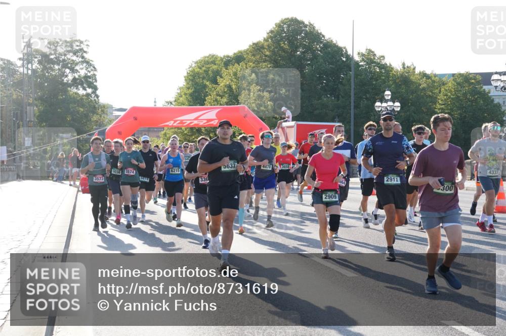 07.09.2025 - BARMER Alsterlauf Yannick Fuchs http://msf.ph/oto/8731619 07.09.2025 09:01:59 Laufen 3573, 3036, 3574, 5619, 6215, 049, 5637, 4478, 3658, 336, 2911, 664, 300, 2909, 4337 meine-sportfotos.de