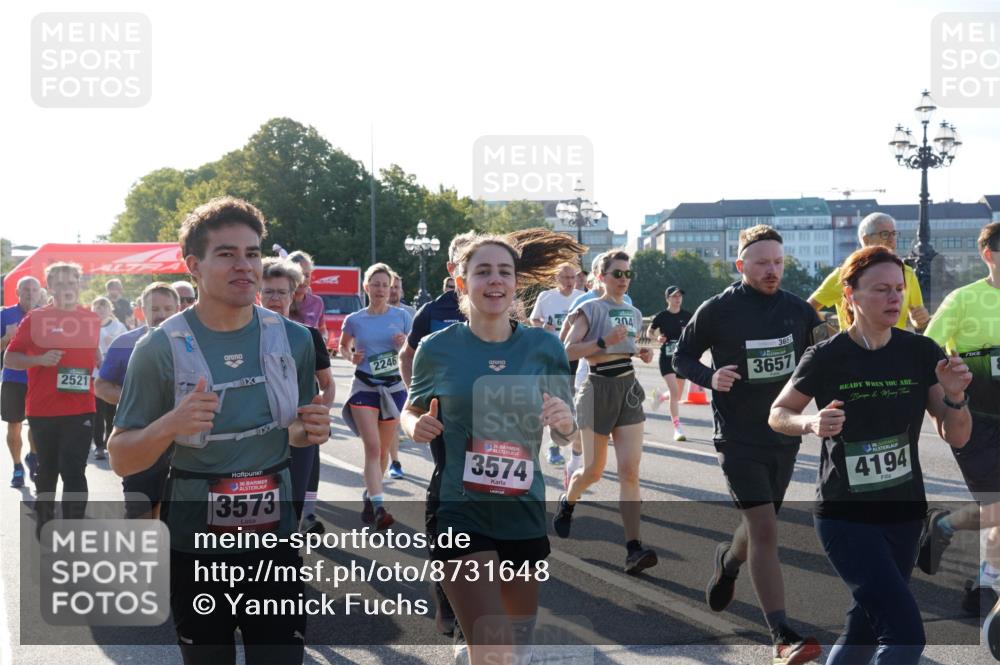 07.09.2025 - BARMER Alsterlauf Yannick Fuchs http://msf.ph/oto/8731648 07.09.2025 09:02:05 Laufen 2521, 2246, 136, 3573, 36, 3574, 304, 3657, 3657, 136, 4194, 2 meine-sportfotos.de