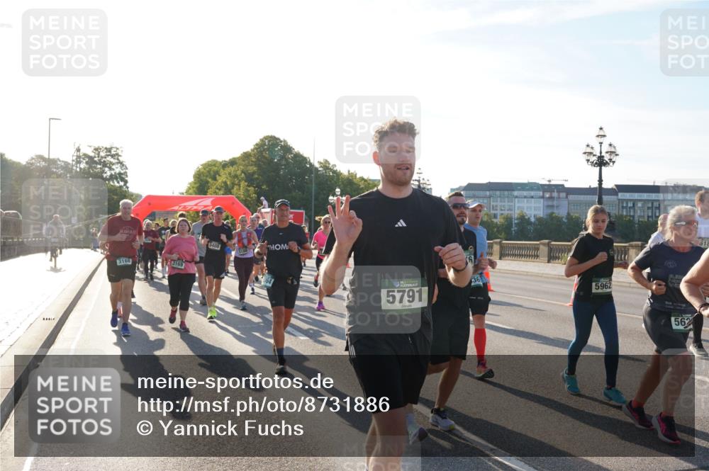 07.09.2025 - BARMER Alsterlauf Yannick Fuchs http://msf.ph/oto/8731886 07.09.2025 09:02:32 Laufen 38814, 3168, 3169, 3408, 36, 5791, 9, 36, 5962, 562, 618 meine-sportfotos.de
