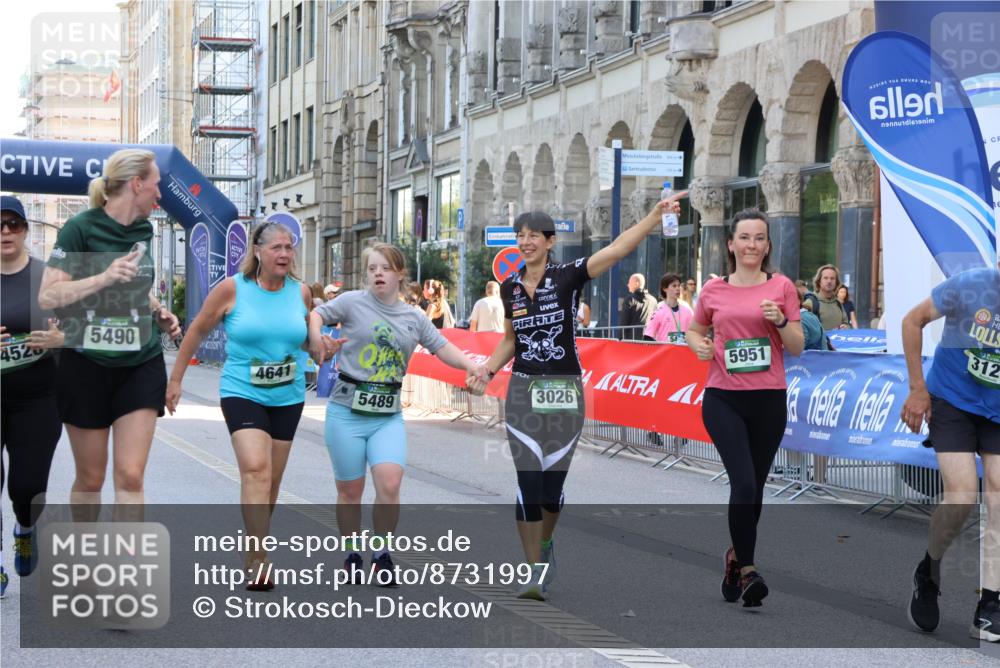 07.09.2025 - BARMER Alsterlauf Strokosch-Dieckow http://msf.ph/oto/8731997 07.09.2025 10:22:56 Ziel 3663, 3664, 3665, 4128, 4755, 5191, 5727 meine-sportfotos.de