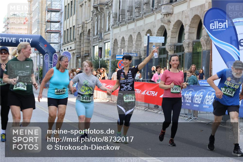 07.09.2025 - BARMER Alsterlauf Strokosch-Dieckow http://msf.ph/oto/8732017 07.09.2025 10:22:55 Ziel 3663, 3665, 4128, 4755, 5191, 5727 meine-sportfotos.de