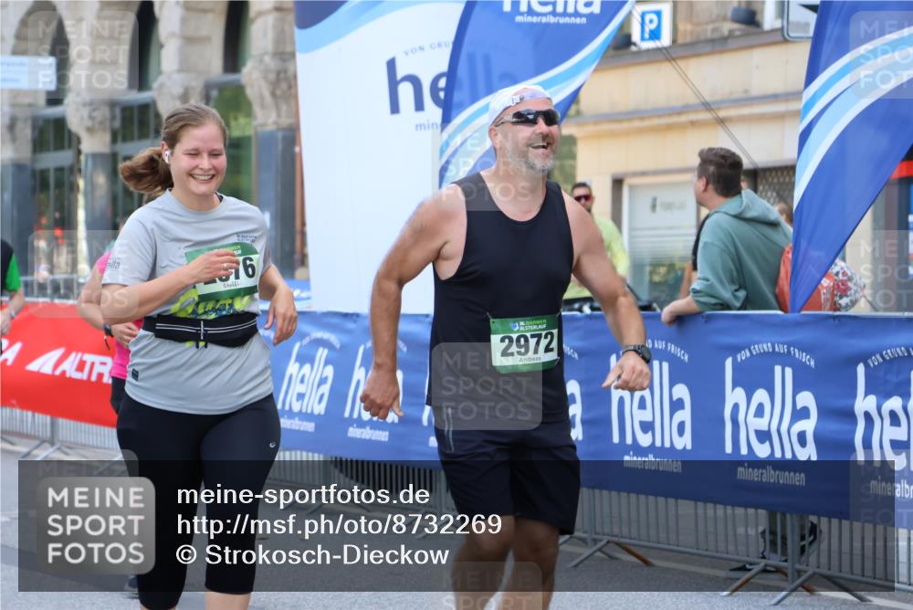 07.09.2025 - BARMER Alsterlauf Strokosch-Dieckow http://msf.ph/oto/8732269 07.09.2025 10:22:37 Ziel 2243, 2246, 2499, 5586 meine-sportfotos.de