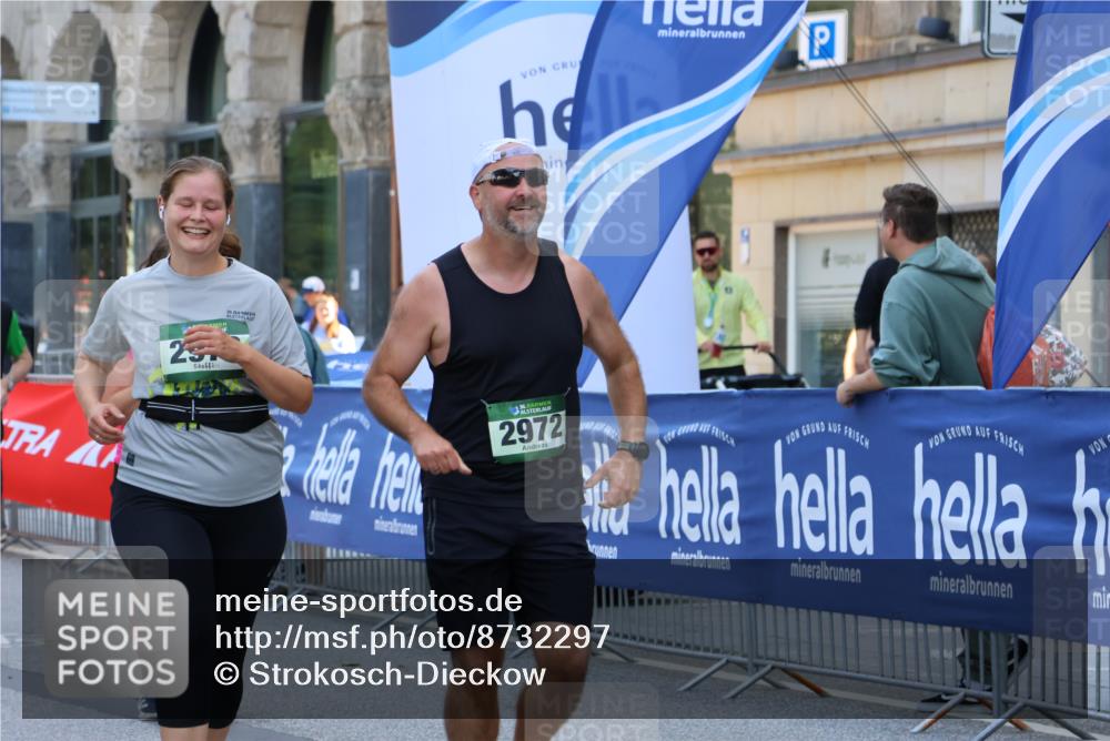 07.09.2025 - BARMER Alsterlauf Strokosch-Dieckow http://msf.ph/oto/8732297 07.09.2025 10:22:36 Ziel 2243, 2246, 2499, 5586 meine-sportfotos.de