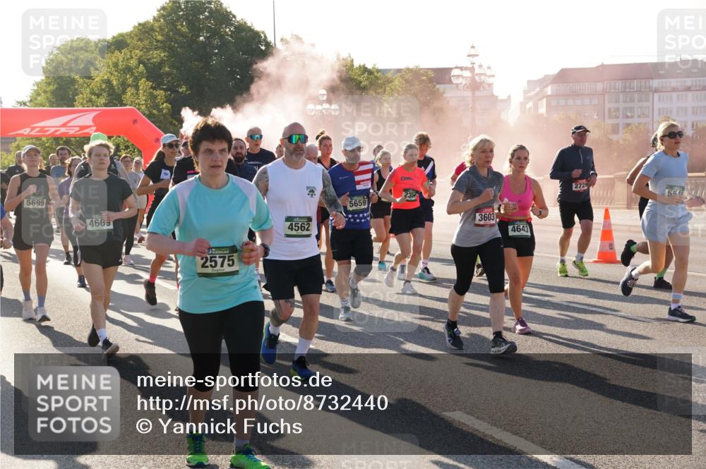 07.09.2025 - BARMER Alsterlauf Yannick Fuchs http://msf.ph/oto/8732440 07.09.2025 09:04:07 Laufen 5699, 4665, 4562, 2575, 5659, 3603, 4643, 2729, 554 meine-sportfotos.de