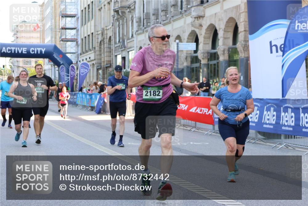 07.09.2025 - BARMER Alsterlauf Strokosch-Dieckow http://msf.ph/oto/8732442 07.09.2025 10:22:18 Ziel 3026, 3070, 3128, 3964, 4001, 4166, 4528, 4641, 5489, 5914, 5951, 6314, 8192 meine-sportfotos.de